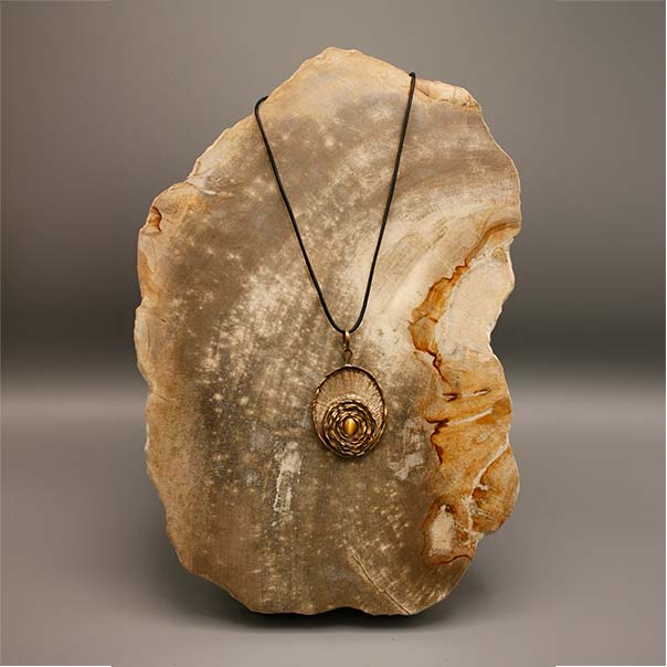 Tuell and Reynolds - Jewelry Oval Strata Necklace